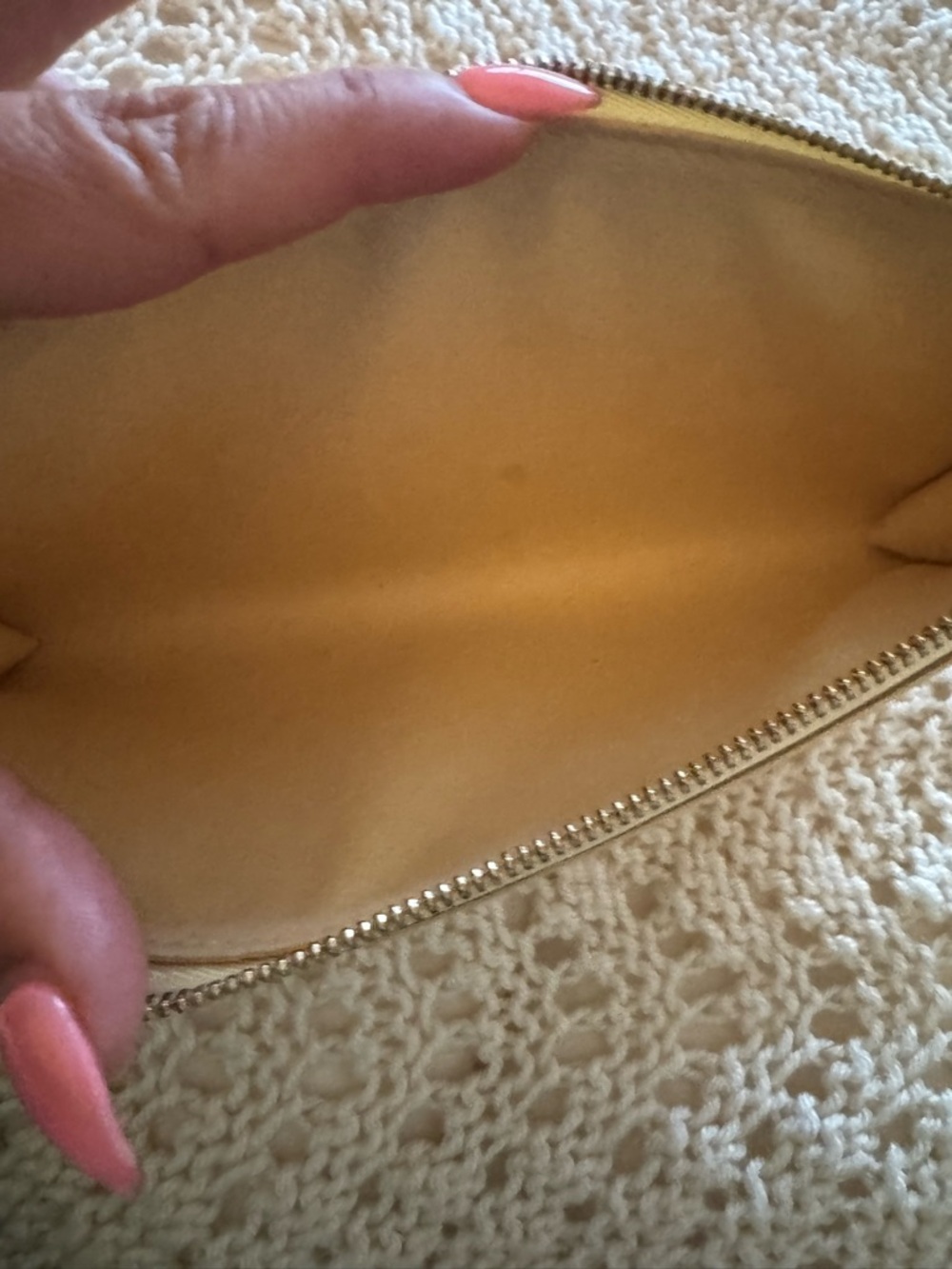 Louis Vuitton Epi Pochette Accessories 24 Vanilla - Picture 9 of 14